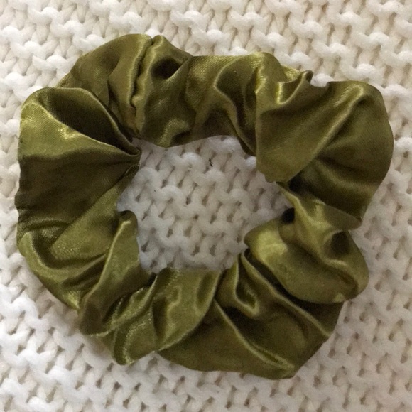 5 NWOT Scrunchies - Picture 8 of 15